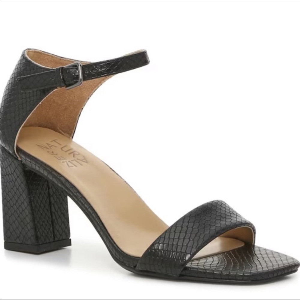 Naturalizer Rayner sandals NWOT
#B